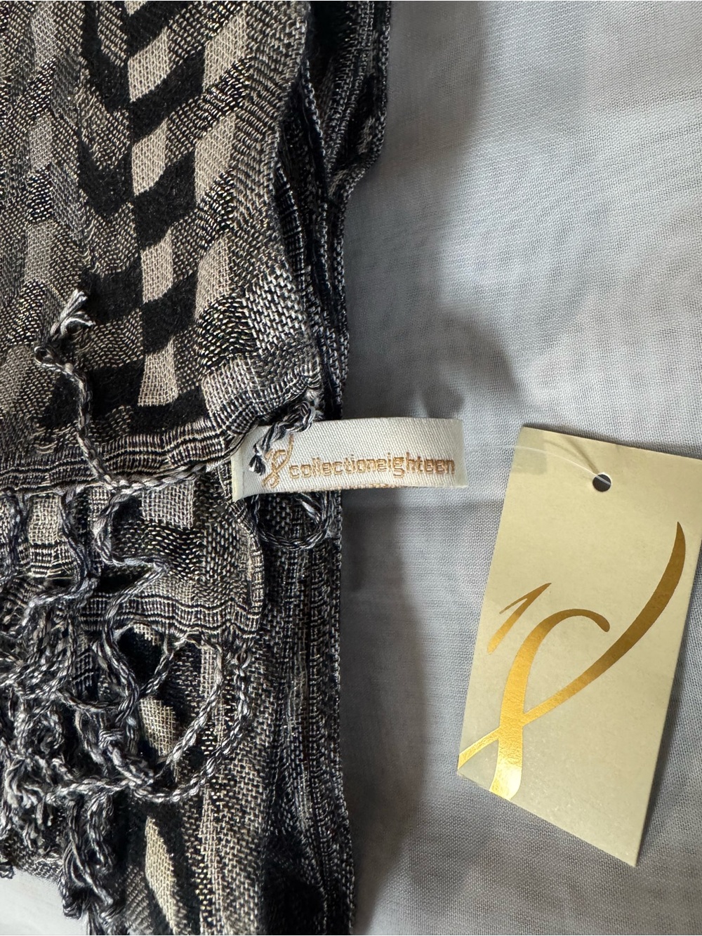 🧣Collection Eighteen Black & Cream Woven Fringe Scarf - NWT - Bought from Italy